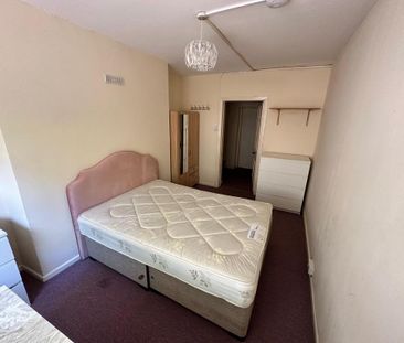 4 bedroom flat to rent - Photo 5