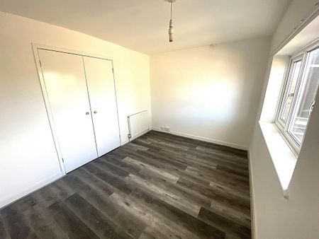 3 bedroom flat to rent - Photo 5