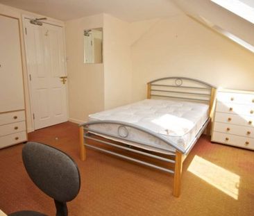 6 Bed - Grange Avenue, Reading - Photo 1