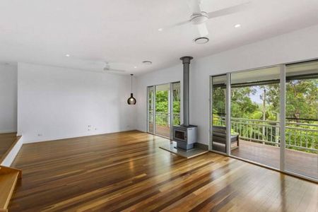 Private Hinterland Retreat with Elevated Views - Photo 2