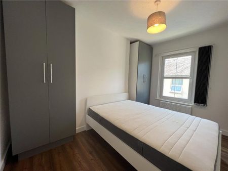 2 bedroom end of terrace house to rent - Photo 3