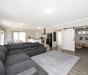 Stylish, Spacious & Seconds from the Sea - With Rear Roller-Door Ac... - Photo 3