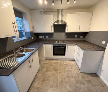 2 bedroom semi-detached house to rent - Photo 5