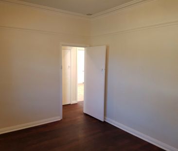 Charming 3-Bedroom Home for Rent in Joondanna - Photo 6