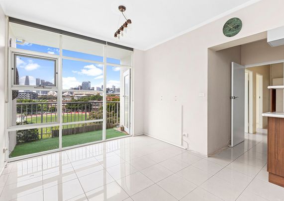 Two Bedroom Apartment with Sweeping City Views - Photo 1