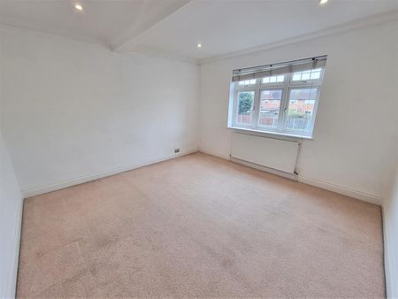 Woking Road, Guildford - 4 bedrooms Property for lettings - Seymours - Photo 4
