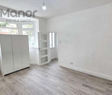 Chesterford Road, Manor, E12 - Photo 6