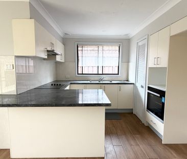 Comfort, Space & Convenience - Perfect Family Home in St Johns Park! - Photo 5