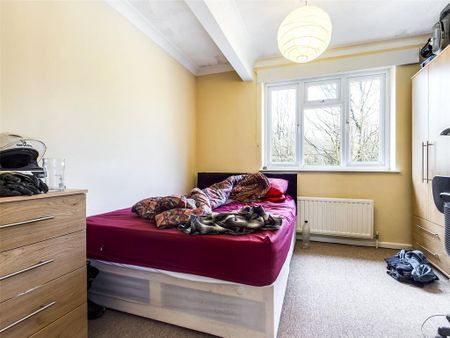 4 bedroom semi-detached house to rent - Photo 3