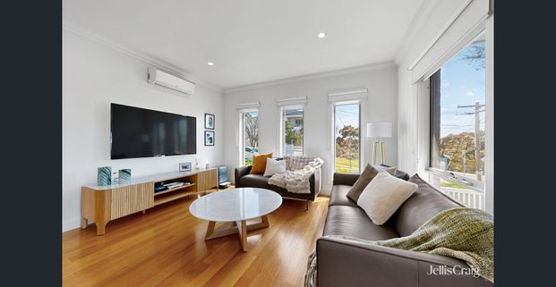 Spacious Living in a Prime Inner-Northwest Location - Photo 1