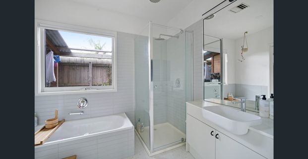 Elegant Four-Bedroom Residence with North-Facing Outdoor Sanctuary in the Northcote High School Zone - Photo 1