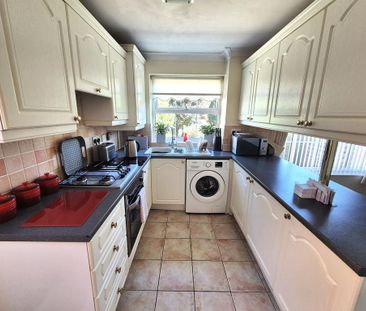 3 bedroom semi-detached house to rent - Photo 6