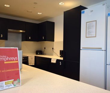 1 bedroom in a flat share to rent - Photo 6