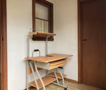 Neat 2 Bedroom house close to all amenities!!! - Photo 2