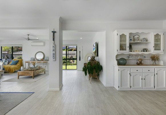 Beautiful Family Home in Burleigh Waters - Photo 1