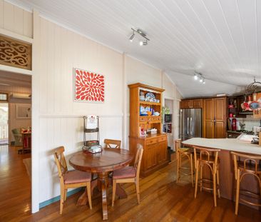 CHARACTER QUEENSLANDER WITH LEAFY OUTLOOKS AND GENEROUS OUTDOOR LIVING - Photo 5