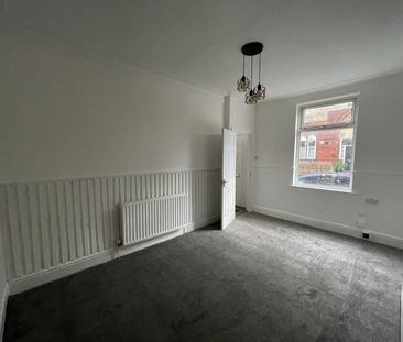 4 Bed End Terrace, Mitford Road, LS12 - Photo 1