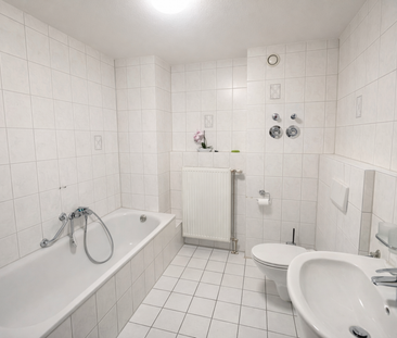 Helle und neu sanierte 3- Zimmer Whg. mit großer Dachterrasse und S... - Photo 3