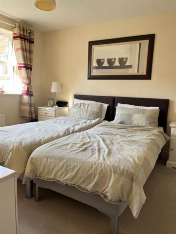 2 bedroom Flat To Let - Photo 5