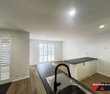 Spacious townhouse adjoining parkland! - Photo 6