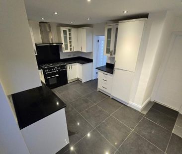 3 bedroom semi-detached house to rent - Photo 6