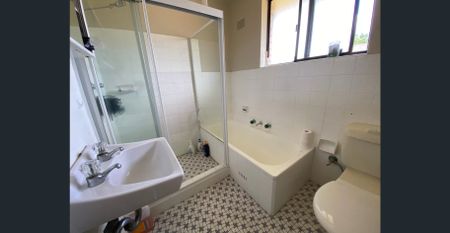 2 Bedroom Apartment with Air Conditioning - Photo 2