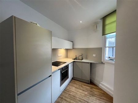 property to rent - Photo 4