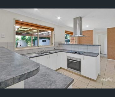 Private Brick Family Home In Quiet Cul-De-Sac - Photo 4