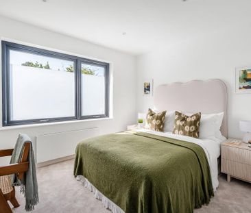 4 bedroom semi-detached house to rent - Photo 3