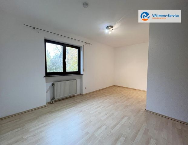 Charmante 2-Zimmer-Wohnung mit sonnigem Balkon, Einbauküche und Stellplatz - Photo 1