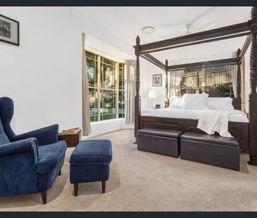 GREAT 4 BEDROOM, 3 BATH HOME WITHIN A SHORT WALK TO TRAINS - Photo 6