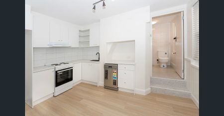 ART DECO ONE BEDROOM APARTMENT - Photo 3