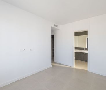 Semi-Detached House in Estepona - Photo 2