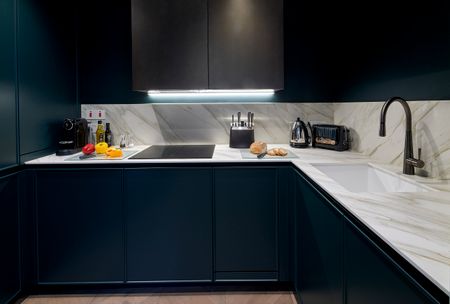 A Superior One-Bedroom Apartment in Kensington, London, W8 - Photo 4