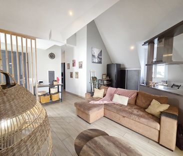 Location Appartement 4 pièces 81m² ST DENIS 97400 - Photo 2
