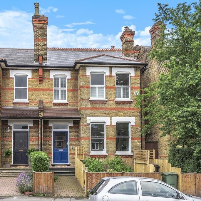3 bedroom flat to rent - Photo 1