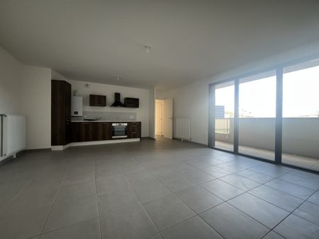 Location Appartement 3 pièces 69m² NOTRE DAME DE BONDEVILLE 76960 - Photo 2