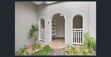 Spacious Lower Duplex with Private Garden - Photo 5