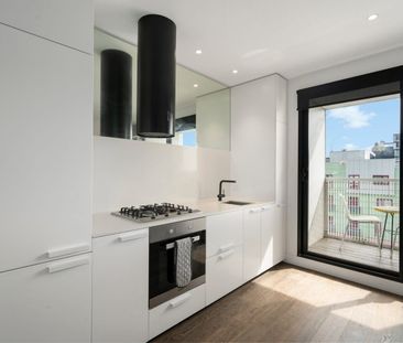 Stylish Carlton Living with Exceptional Convenience - Photo 5