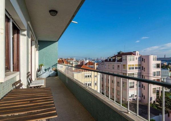 2 Bedroom Apartment with balcony, Belém, Lisboa