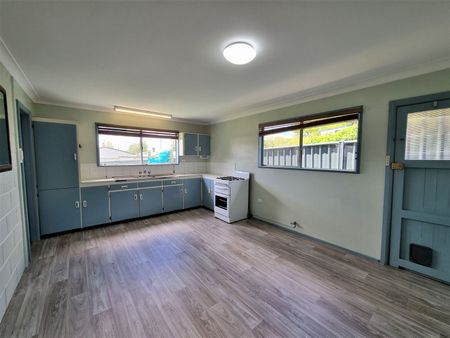 Convenient 2-Bedroom Unit Close to Armidale CBD - Photo 2