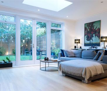 NOT SUITABLE FOR SHARERS - Beautifully finished five bedroom mews h... - Photo 2