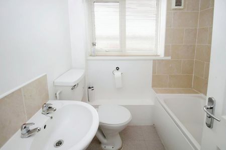 2 bedroom terraced house to rent - Photo 4