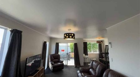 Spacious Family Home with Garage & Heat Pump - Photo 2