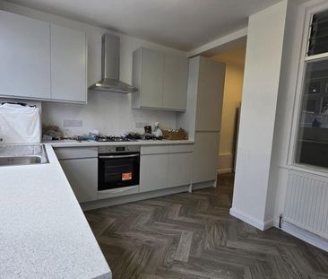 4 bedroom terraced house to rent - Photo 5