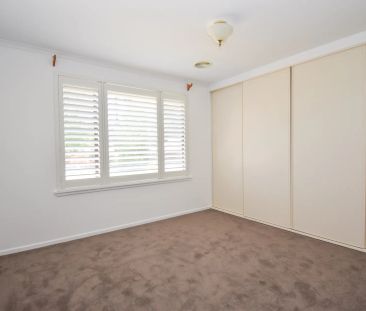 Leafy Cul-de-Sac Comfort – Move Straight In! - Photo 4