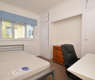 4 bedroom terraced house to rent - Photo 5