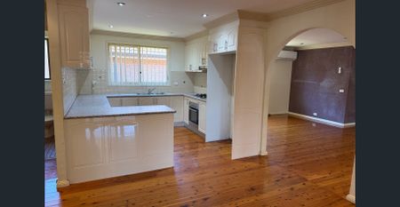 "Spacious 5 Bedroom Home in Bonnyrigg" - Photo 4