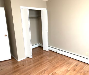 Fantastic bright 2 Bedroom Unit ~ Gas & Water Included - Photo 6
