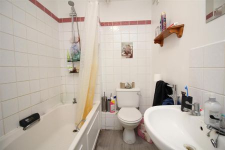 3 bedroom terraced house to rent - Photo 5